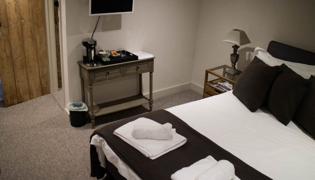 Double Room Delux at the Forester Inn Graffham-1